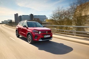 Drivers across UK can save £1,500 on new electric vehicles